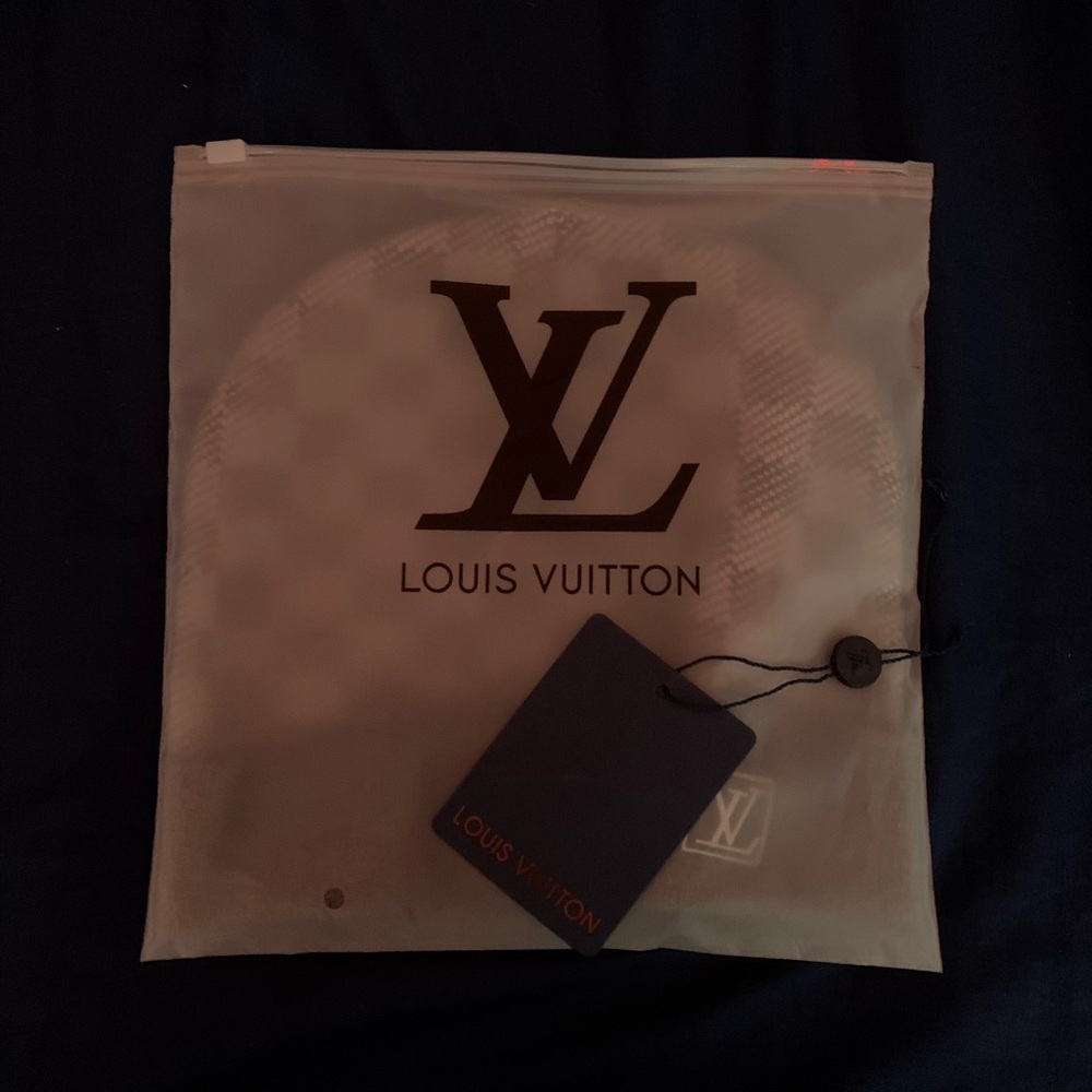 Louis Vuitton Gray & Cream Knit Beanie with Label - Picture 3 of 4